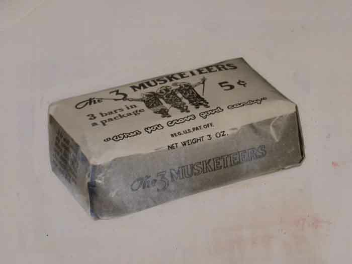 black and white of 3 Musketeers® original packaging in 1932